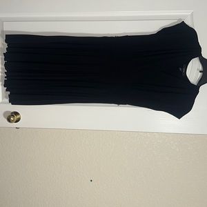 WOMENS MEDIUM PLEATED BLACK DRESS